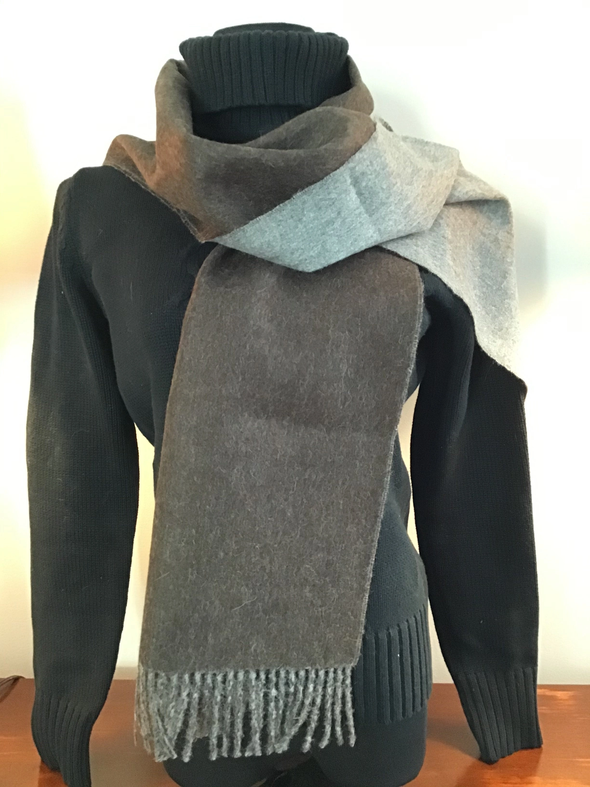 Luxuriously Soft Double-Faced Alpaca Scarf - Ultimate Warmth & Style.