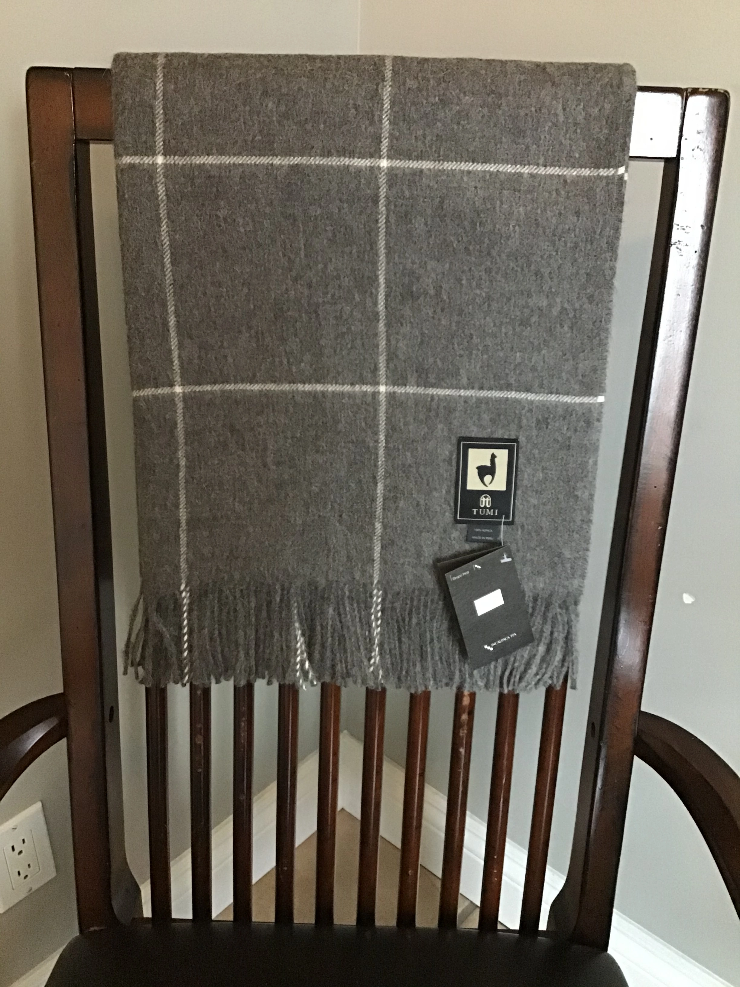 Cozy Cloud Alpaca Throw: Wrap Yourself in Luxurious Warmth & Softness.