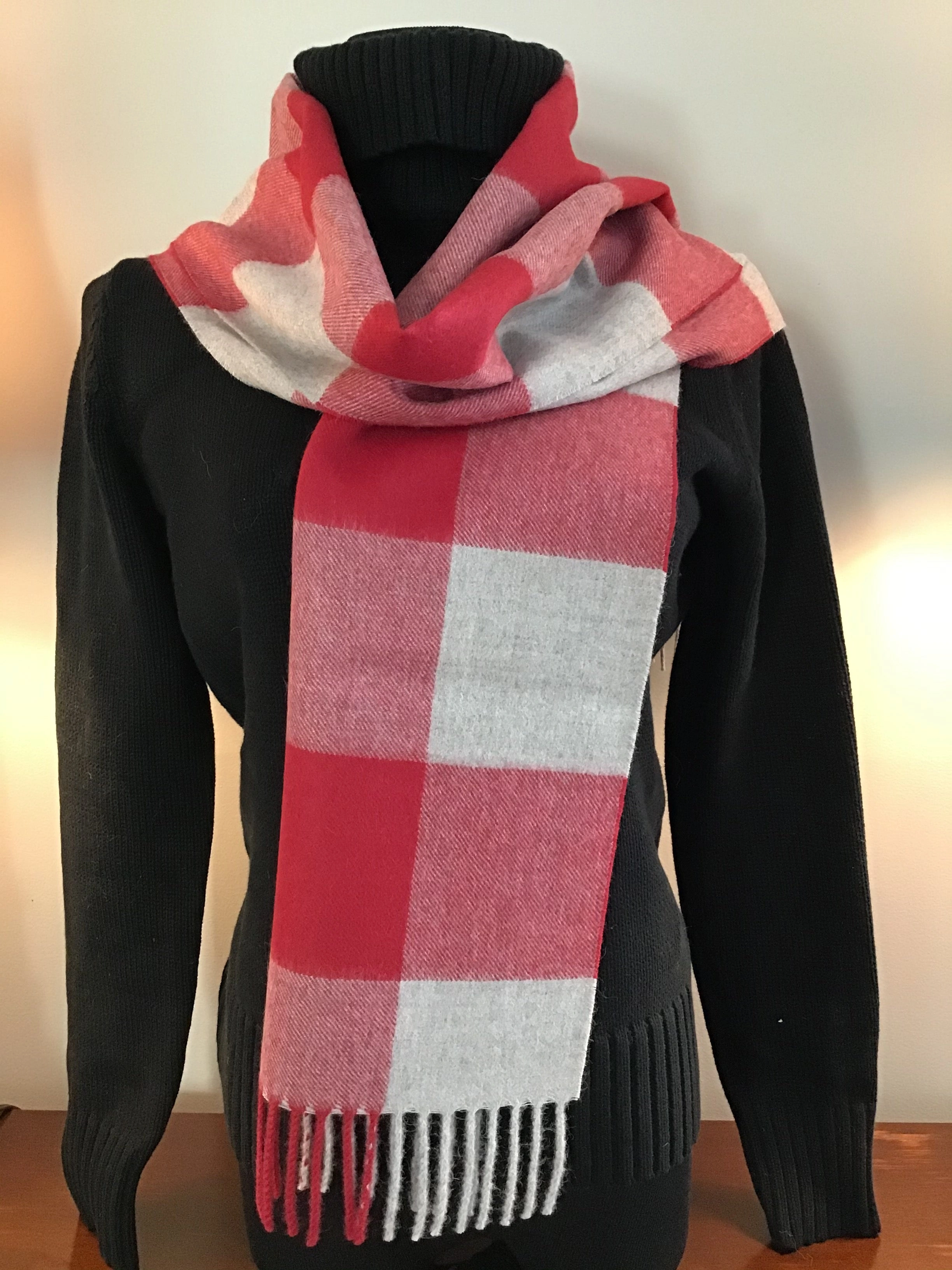 Cozy Cloud: Pure Alpaca Scarf - Wrap Yourself in Luxury & Warmth!
